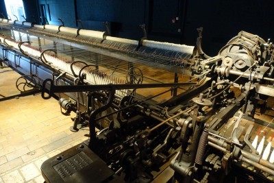 Industry Museum: Selfactor, a spinning mule produced around 1906 in Manchester by Taylor, Lang & Co Ltd. It is a fully automated spinning machine that works with an incredible amount of bobbins.