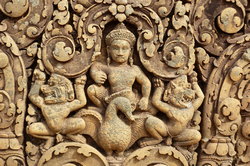 Brahma sur son oie sacrée (Banteay Srei, Angkor)