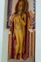 Un Bouddha de style Sukhothai (près de Sukhothai)