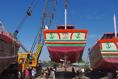 Veraval - Crane lifting a ship on a lorry which will transport her to a launching pad.