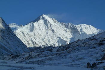 An early morning view of Cho Oyu and the top of the Gokyo valley.
