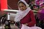 Imphal (Manipur): seamstress in the Ima Keithel Market.