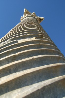 A twisted column in the site of Kourion. We love this design which we had already seen in Apamea, Syria