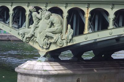 A bridge over the Seine bearing the motto of the city of Paris: Fluctuat nec Mergitur, meaning “Tossed but not sunk”.