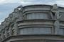 80 Avenue Daumesnil: Art Deco 1980 style along the Coulée verte René-Dumont.
