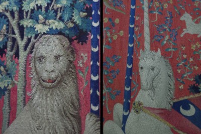 On each tapestry, there is a lion (on this picture, the one from the tapestry of sight) accompanied by a unicorn (from the tapestry of taste) both carrying heraldic banners. Symbol of audacity, courage and nobility, the lion allows to embody a male presence - that of the sponsor or the future groom? - in this ensemble where men are physically absent. As for the unicorn, people in the Middle Ages believed in the existence of this now mythical animal. With a horse's body, a goat's head and legs, and a long twisted narwhal's tooth as a horn (whose powder would protect against poison), this magical animal described in Marco Polo's Book of Wonders (1298) is ambivalent. On the one hand it is a symbol of purity (it can only be approached by a young virgin), on the other hand its sexual connotation is proven in theological treatises. Here again both carnal and spiritual are set against each other. Translated from Beaux Arts magazine.