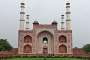 Akbar's mausoleum: front view of the Buland Darwaza, the southern gateway to the tomb complex. Check this web page for a detailed description of the mausoleum.