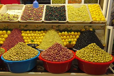 Our favourite snack: tasty olives with bread.