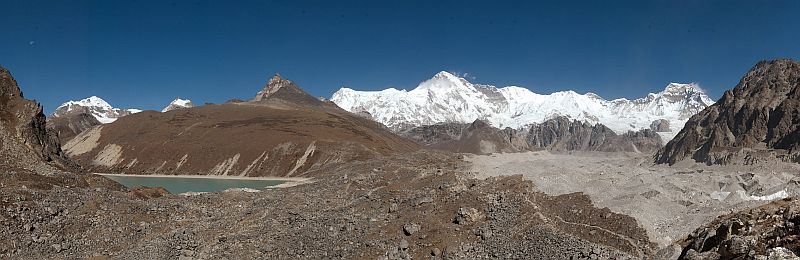 The upper reaches of the Gokyo valley