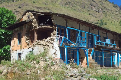A damaged house on the way from Bhandar to Kenja. We did not feel like taking pictures of the destroyed places we came across and this picture with the following one is about the only one we have.