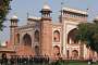 The main gateway, completed in 1648 hides the marble tomb from view from the outside, marking the divide between the secular world and paradise.