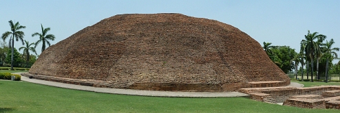 Kushinagar - View of the Ramabhar Stupa, built over the spot where Buddha was cremated.