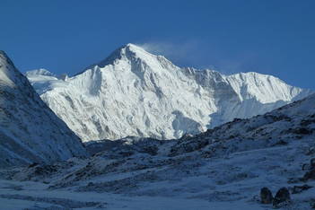 Cho Oyu, le matin de bonne heure et le fond de la vallée de Gokyo.