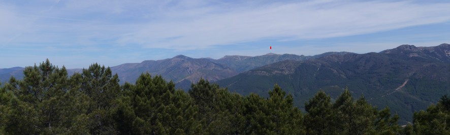 View from the top of the ridge over the Río Alagón. The Peña de Francia (1727m) can be seen under the red marker. This photo is a panorama, click the cross on the right below the photo (or press F if viewing on a desktop) to expand it to its real size and use the bottom scroll bar to navigate through it.