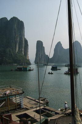 Vietnam, Halong Bay.