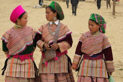 Flower Hmong Girls on their way to market in Bac Ha (north Vietnam).