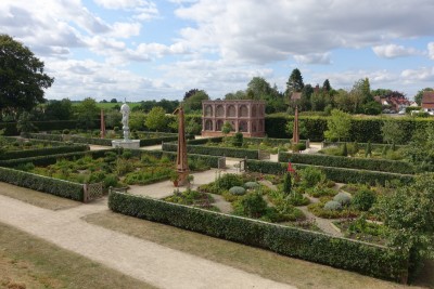 The pleasure garden created by Robert Dudley to please Elizabeth I.