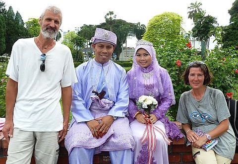 V+T wishing a Malay bride and groom all the best, Ipoh December 2011